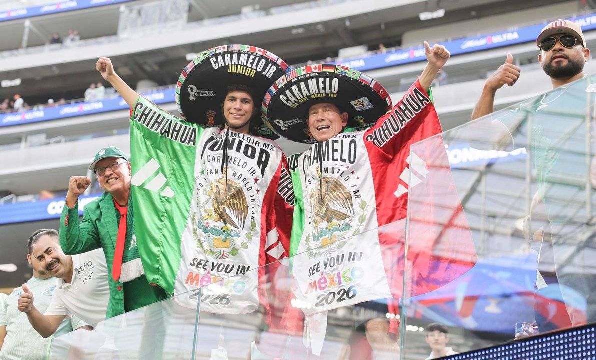 Los partidarios de México reaccionan en las gradas antes del inicio del partido de fútbol del grupo B de la Copa América 2024. CENA EFE/EPA/ALLISON